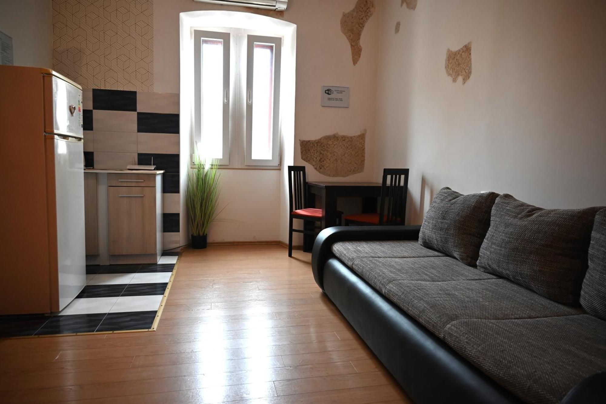 Gostinjska kuća Ivana Rooms *