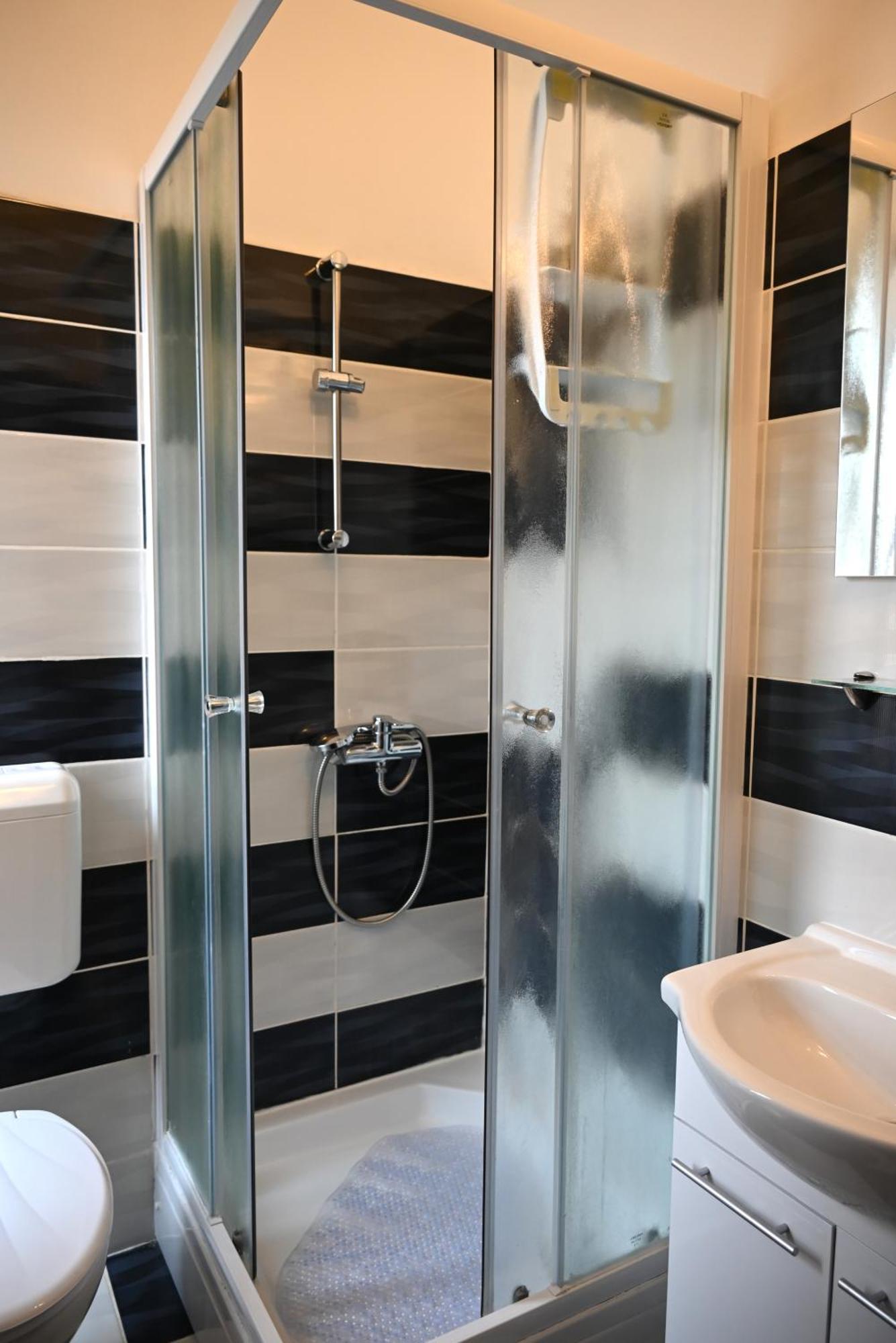 Gostinjska kuća Ivana Rooms *